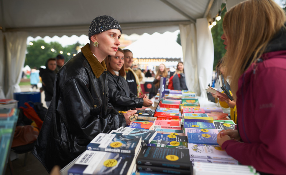 На «Книжковій країні» збиратимуть книги для військових і бібліотек та перетворюватимуть російські видання на донати