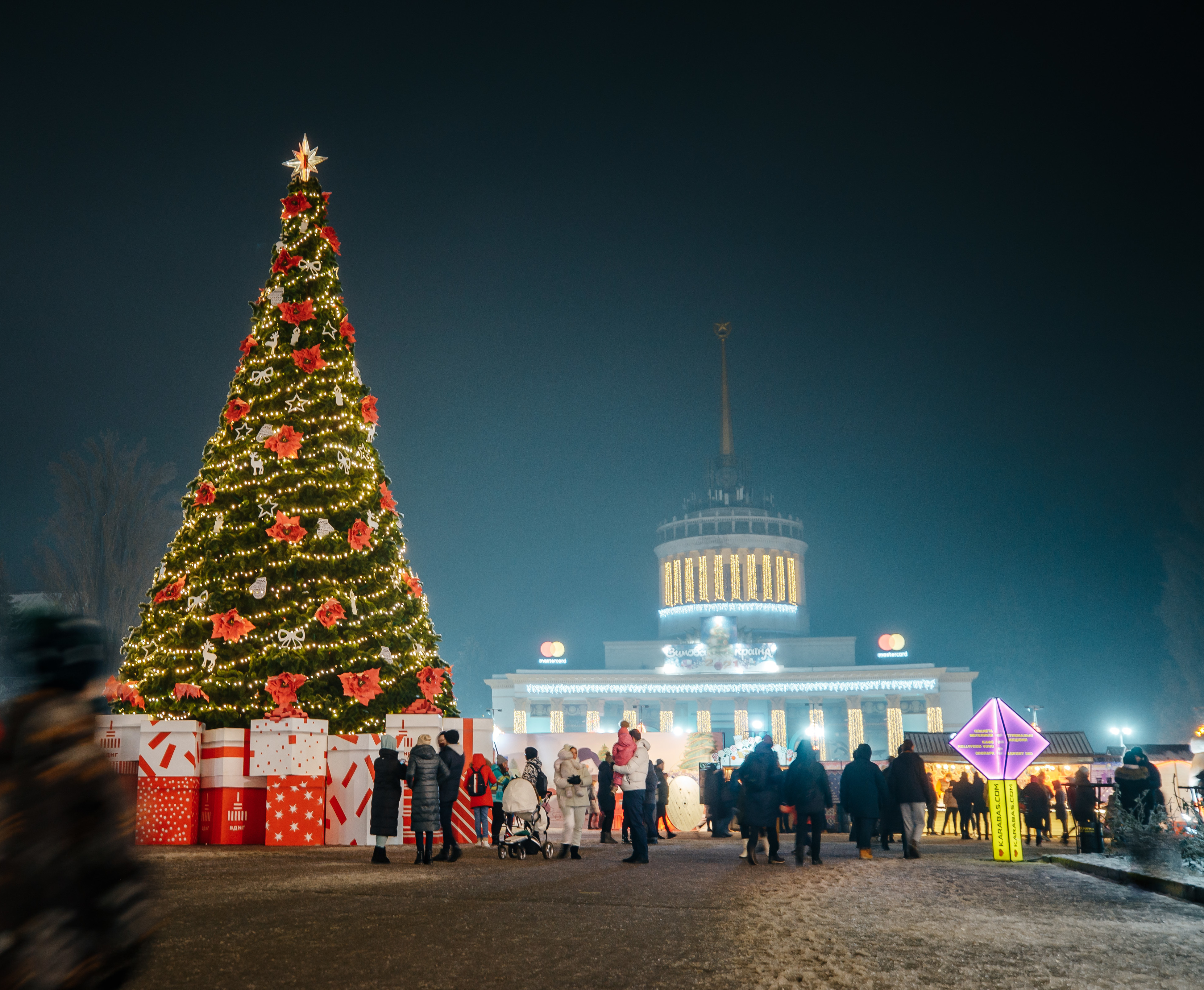 Святкова програма на 25, 26 та 27 грудня!