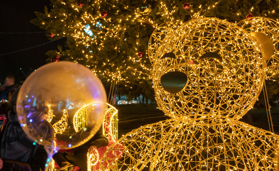Магія серед темряви: ILLUMINARIUM повертається на ВДНГ з казковими світловими інсталяціями