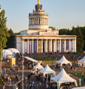 Весна, квіти, читання: на ВДНГ втретє пройде «Книжкова країна»