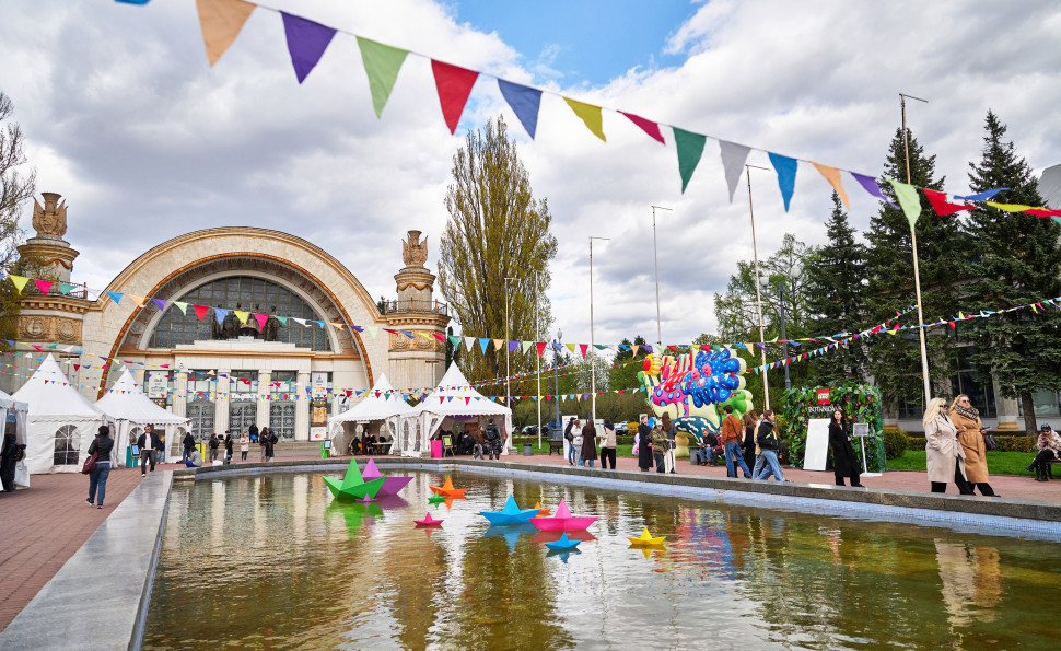 Попри дощ і вітер: на ВДНГ пройшла п’ята «Книжкова країна» та зібрала понад 71 000 гостей