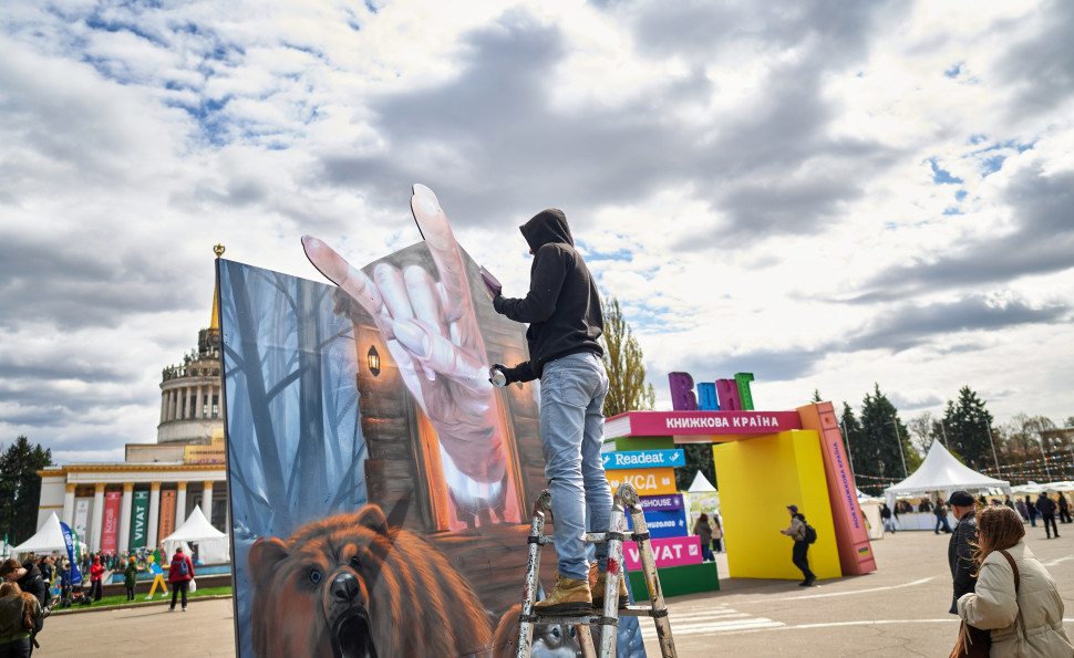 Попри дощ і вітер: на ВДНГ пройшла п’ята «Книжкова країна» та зібрала понад 71 000 гостей