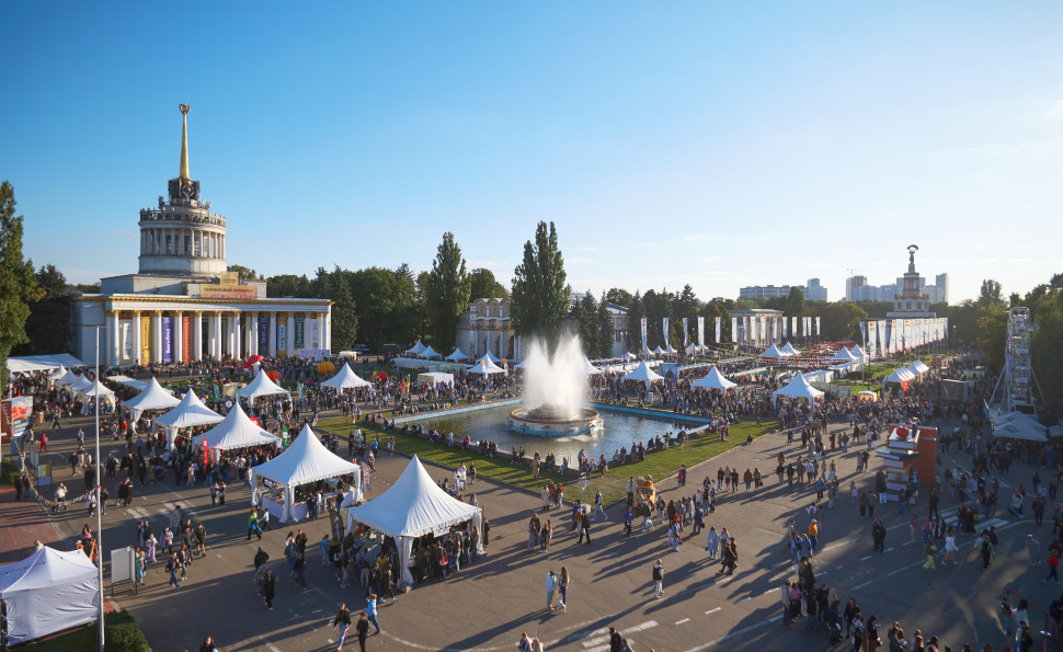 «Книжкова країна» тепер «Кольорова»: що очікувати від найбільшого книжкового фестивалю навесні 